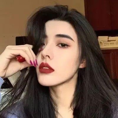 穿着旗袍的女孩